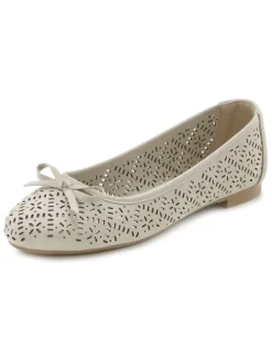 Ballerina in beige><noscript><img width=