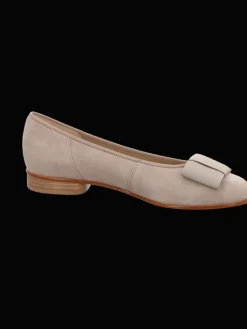Ballerina in beige><noscript><img width=