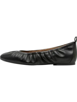 Ballerina in BLACK><noscript><img width=