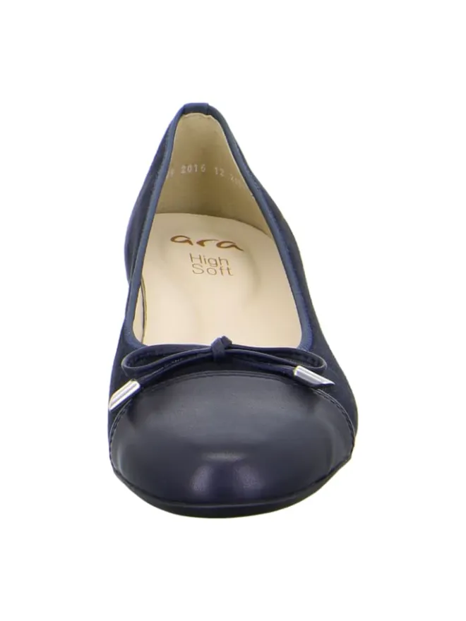 Ballerinas in Blau>ara Hot