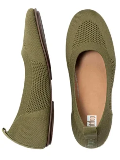 Ballerinas in Khaki><noscript><img width=