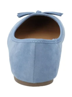 Ballerinas in l. blue><noscript><img width=