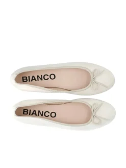 Ballerinas in Off White><noscript><img width=