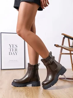 Boots in Braun><noscript><img width=
