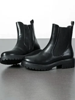 Boots in Schwarz><noscript><img width=
