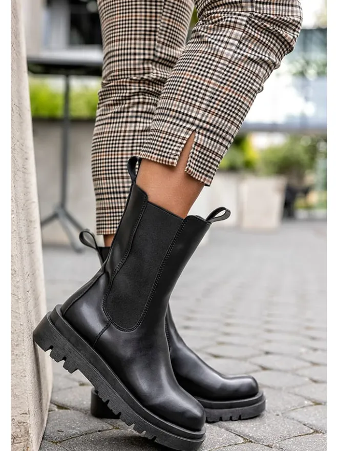 Musk Stiefeletten^Chelsea-Boots in Schwarz