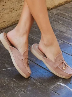 Clogs in Beige>Bellucci Outlet