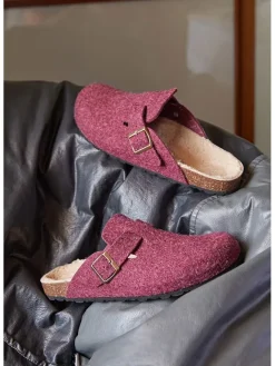 Clogs in Dunkelrot><noscript><img width=