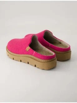 Geschlossene Hausschuhe in Pink><noscript><img width=