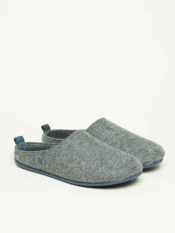 Hausschuhe in Grau><noscript><img width=