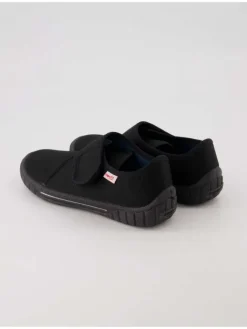 Hausschuhe in Schwarz><noscript><img width=