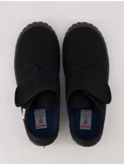Hausschuhe in Schwarz><noscript><img width=