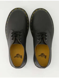 Klassische Schnürschuhe in Schwarz><noscript><img width=