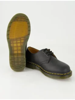 Klassische Schnürschuhe in Schwarz><noscript><img width=