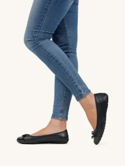 Leder-Ballerinas in Dunkelblau><noscript><img width=