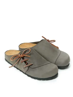 Mandel Hausschuhe^Leder-Clogs in Grau
