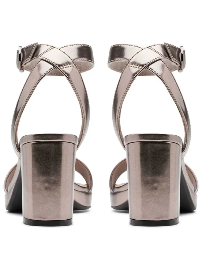 Leder-Sandaletten "Ambyrlyn Bay" in Gold>Clarks Outlet