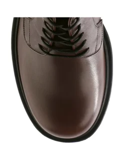 Leder-Schnürschuhe 