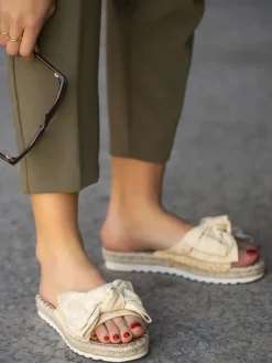 Pantoletten in Beige>Bellucci Clearance