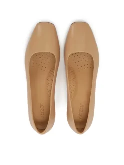 Pumps in Beige><noscript><img width=