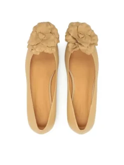 Pumps in Beige><noscript><img width=