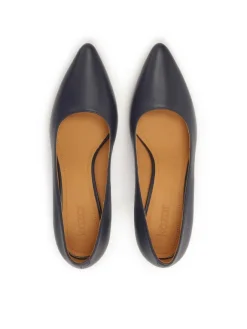 Pumps in Dunkelblau><noscript><img width=