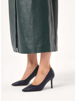 Pumps in Dunkelblau><noscript><img width=