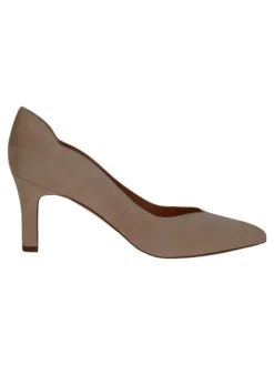 Pumps in Sand><noscript><img width=
