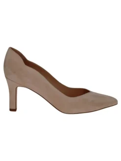 Pumps in Sand><noscript><img width=
