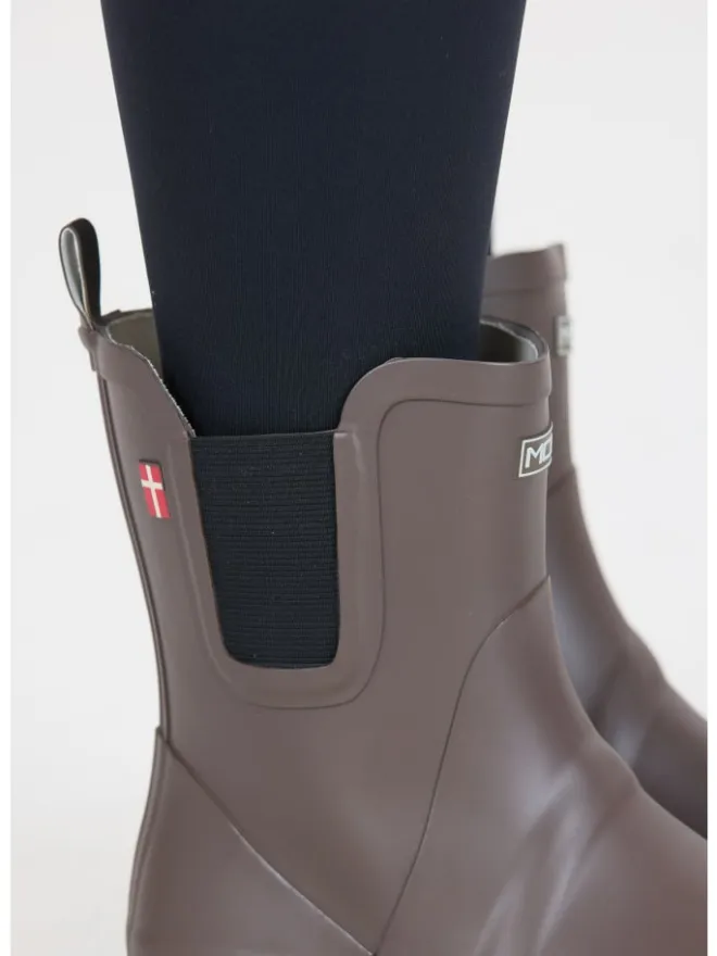 Rubberboots Suburbs in 1080 Iron>Mols Online