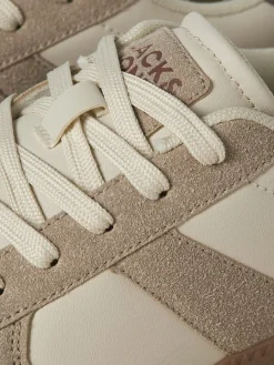 Sneakers in Beige/ Creme><noscript><img width=