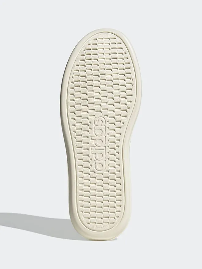 Sneakers in Creme>adidas Hot