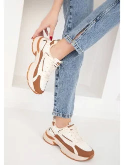 Sneakers in Hellbraun><noscript><img width=