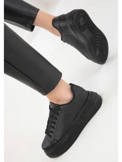 trendyol Sneakers^Sneakers in Schwarz