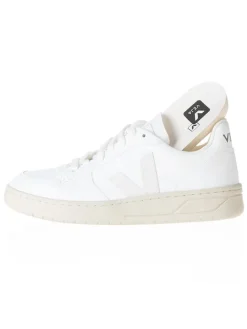 Sneakers in Weiß><noscript><img width=