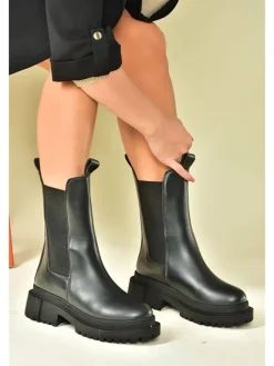 Stiefeletten in Schwarz><noscript><img width=