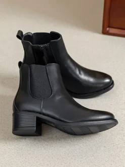 Stiefeletten in Schwarz><noscript><img width=