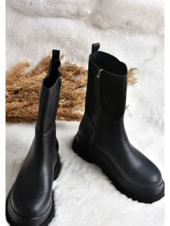 Stiefeletten in Schwarz><noscript><img width=