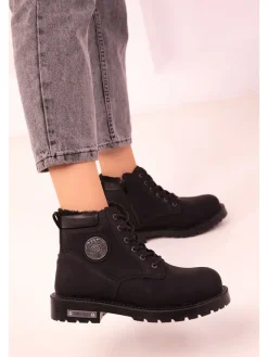 Winterboots in Schwarz><noscript><img width=